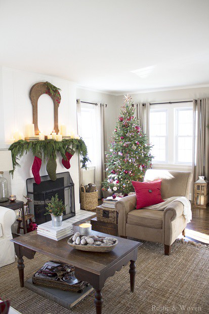 Christmas-Living-Room-Rustic-and-Woven-