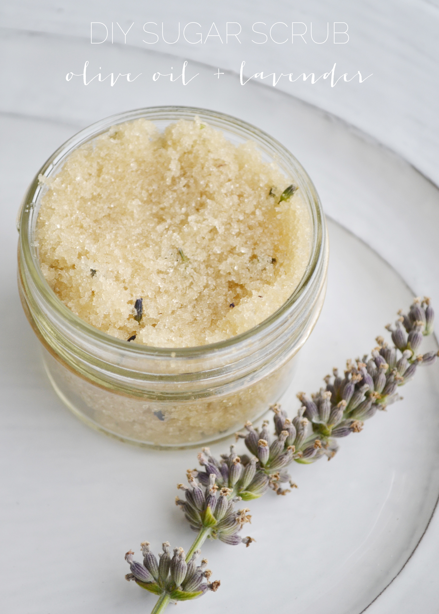A+very+easy+and+organic+sugar+scrub+recipe+(perfect+to+make+for+a+gift!)+from+boxwoodavenue.com