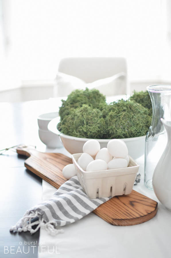 DIY Moss Balls make a beautifully organic centrepiece on a rustic farmhouse dining table. Learn how to make these simple DIY Moss Balls in three easy steps | A Burst of Beautiful 