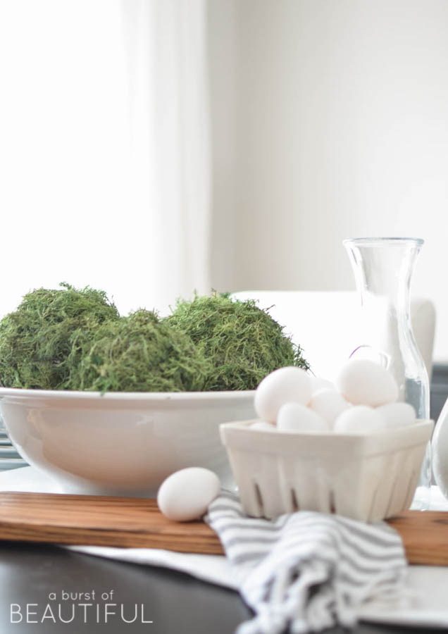 DIY Moss Balls make a beautifully organic centrepiece on a rustic farmhouse dining table. Learn how to make these simple DIY Moss Balls in three easy steps | A Burst of Beautiful 